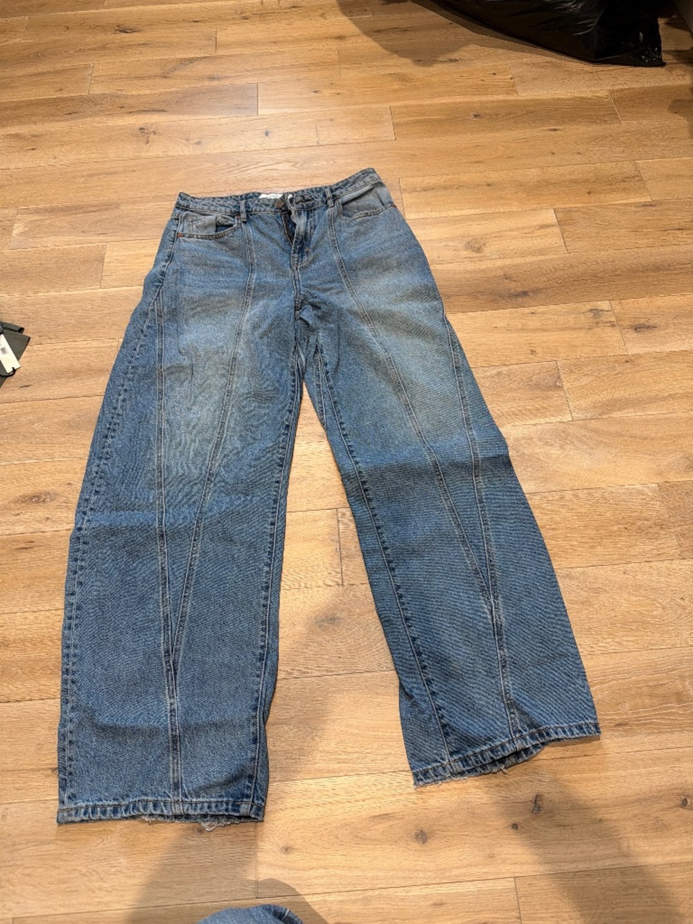 Hidden barrel jeans